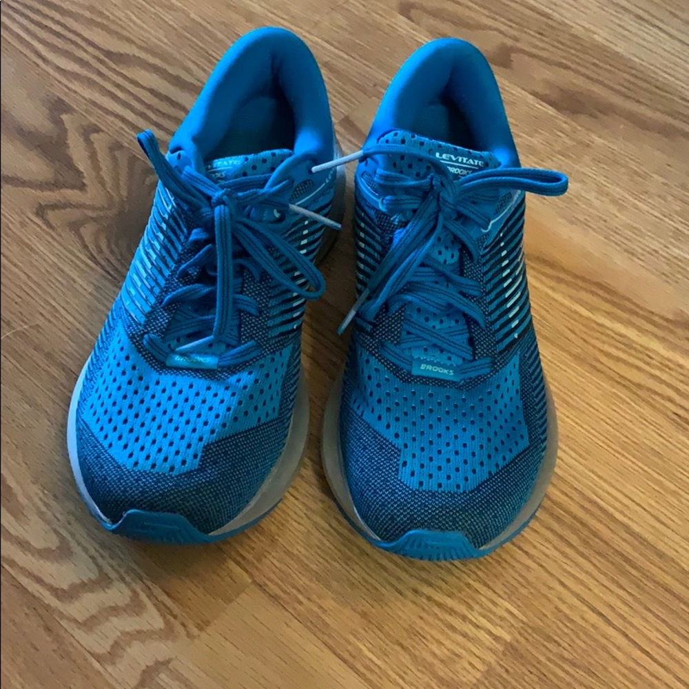 Brooks Levitate, size 7, regular width